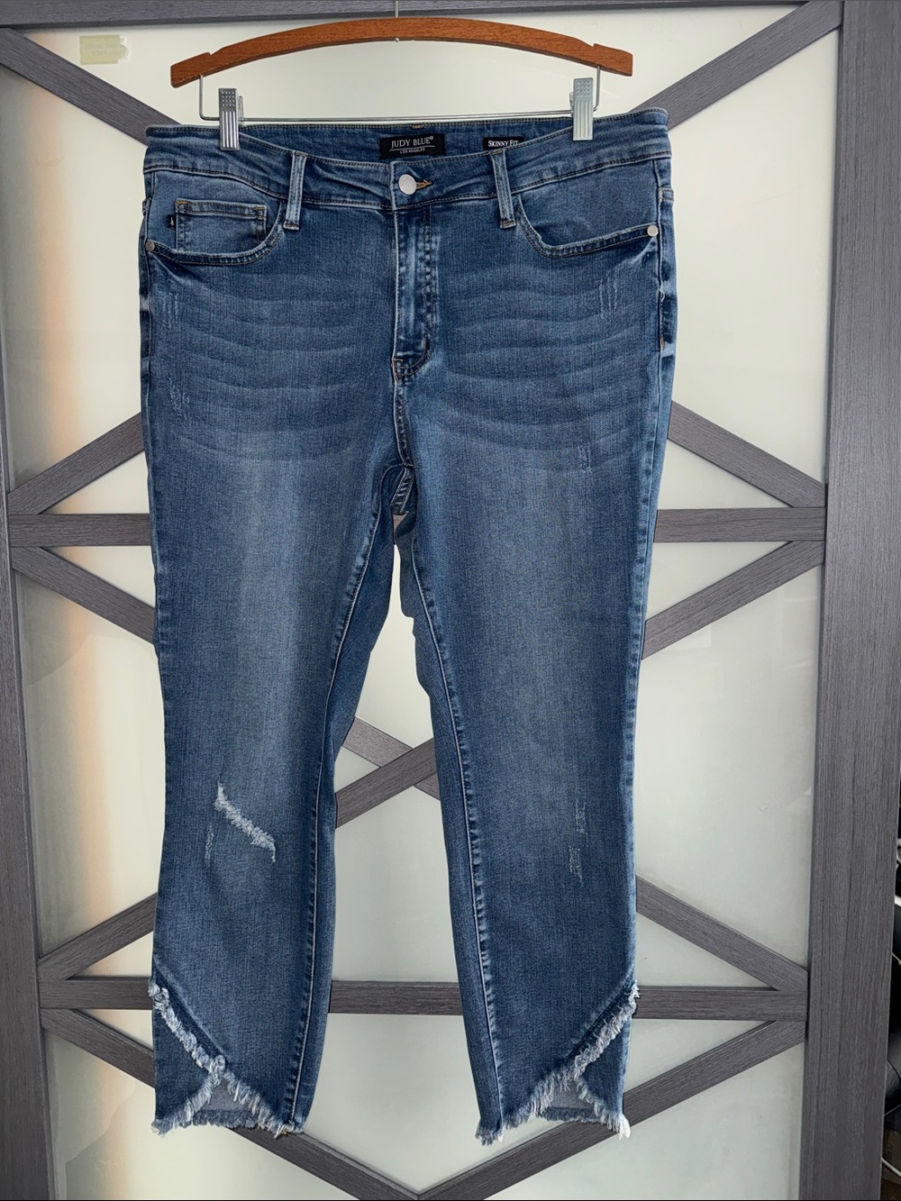 Judy Blue Rianna 16W High Rise Skinny Jeans Distressed Shark Bite Hem